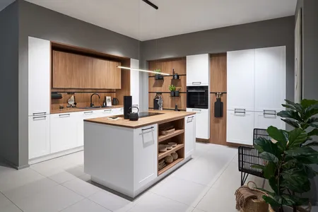 Die Küche Direkt Zeile und Insel / Klassisch / A1 Basic 0